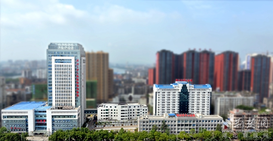 2016年1月，新門急診、外科大樓實(shí)現(xiàn)整體搬遷.jpg