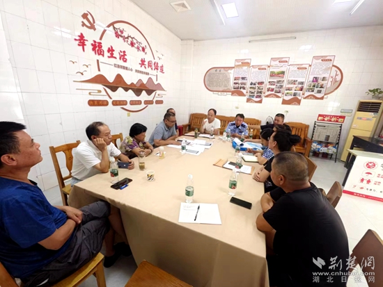 社區(qū)召開“五共”議事會，調(diào)解單元電梯加裝居民矛盾.jpg