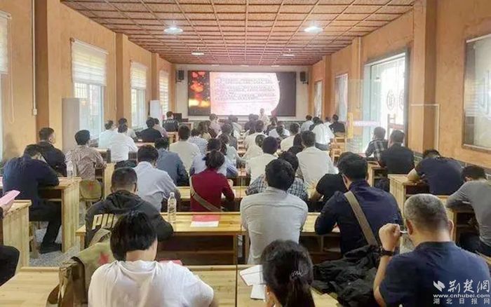 寧波、黃岡兩地人才交流現(xiàn)場。.webp.jpg.jpg