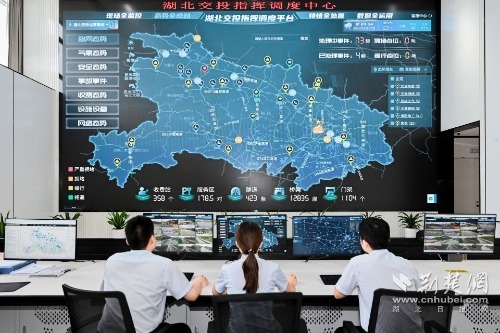 7.建成湖北交投智慧調(diào)度中心，接入全省6000多公里高速路段、1.5萬(wàn)余路監(jiān)控視頻圖像，實(shí)現(xiàn)路網(wǎng)態(tài)勢(shì)全感知.jpg.jpg